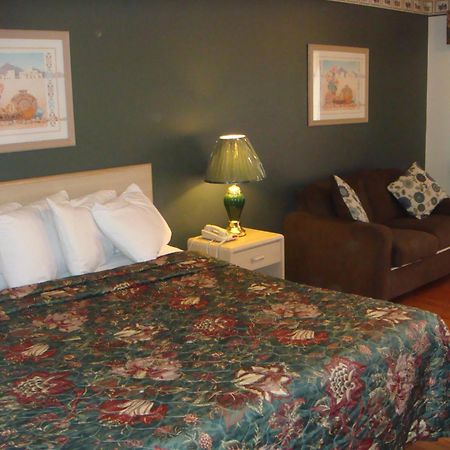 Eagle Pass Inn Екстериор снимка