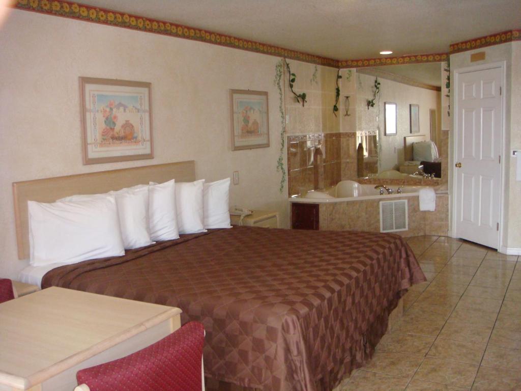 Eagle Pass Inn Екстериор снимка