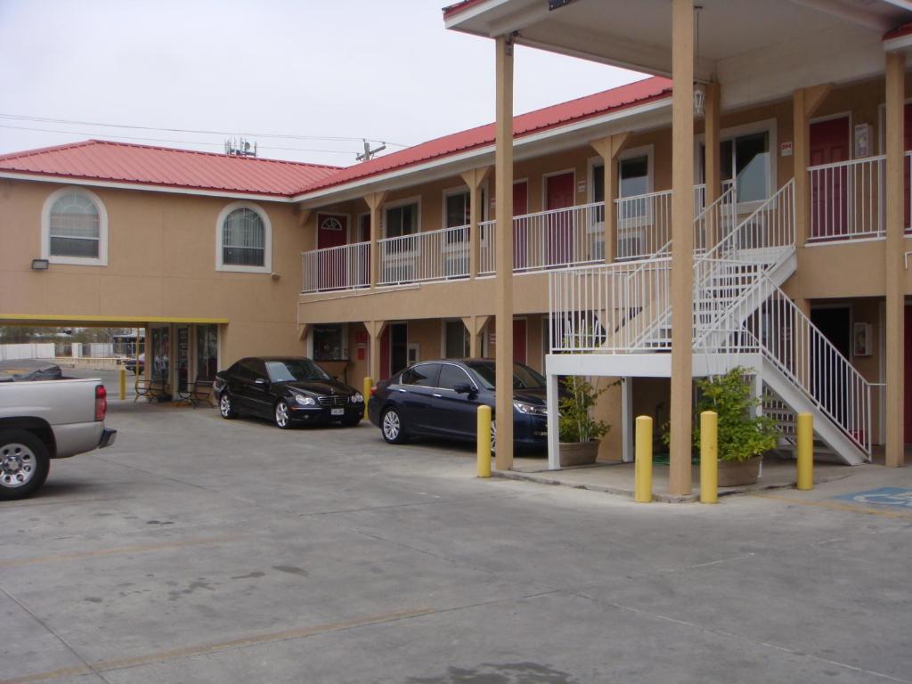 Eagle Pass Inn Екстериор снимка
